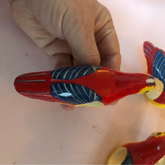 Vibrant Red and Blue Bird wood parrot napkin rings. Preloved - Picture 5 of 8